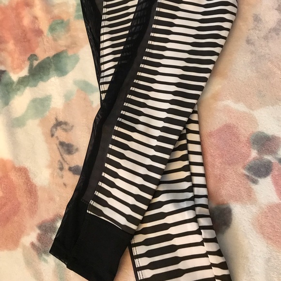 Workout attire 🏋🏻‍♀️𗁦🖤 - Picture 3 of 4